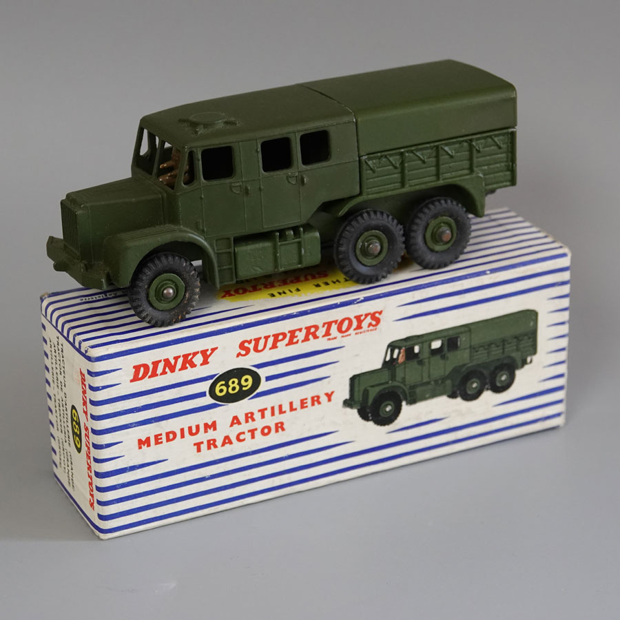 Dinky 689 Medium Artillery Tractor matte military green - Die Cast ...