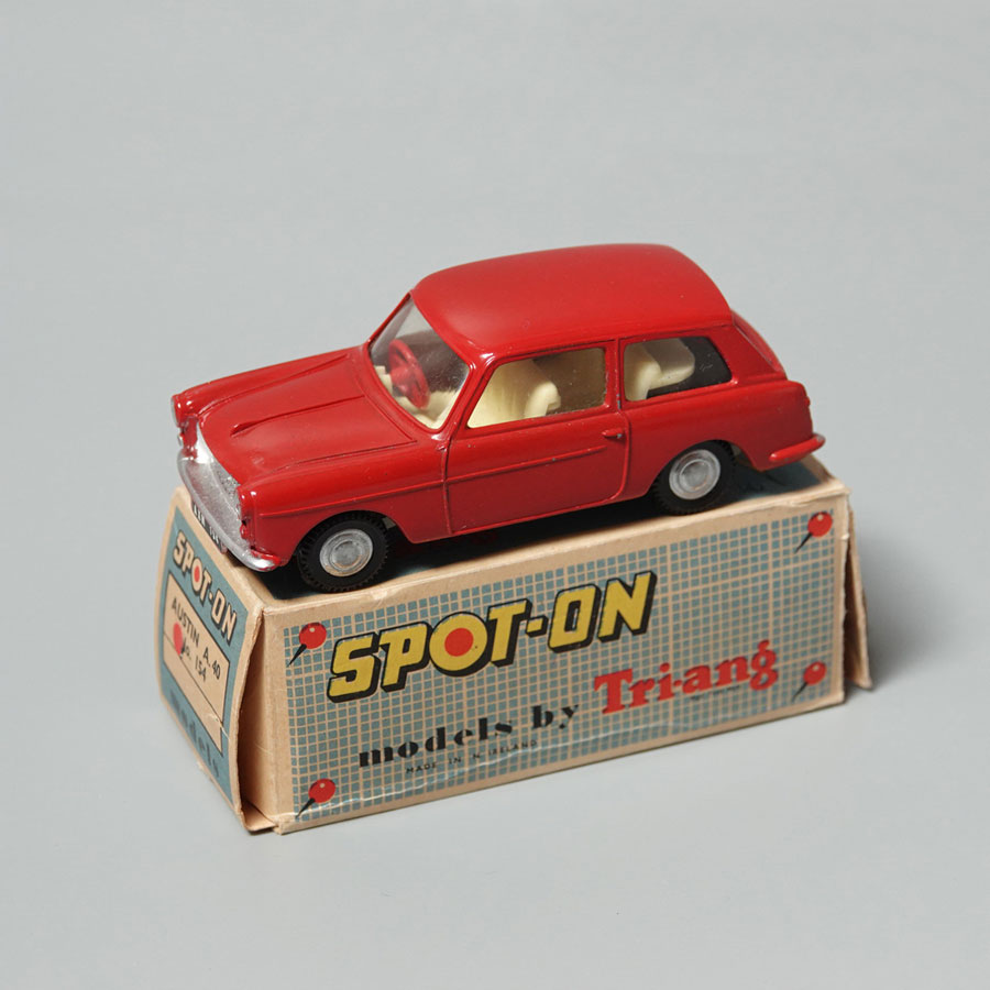 Spot-on 154 Austin A40 In Red 