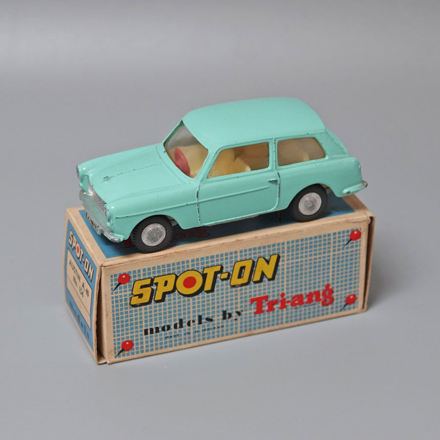 Spot-on 154 Austin A40 In Turquoise