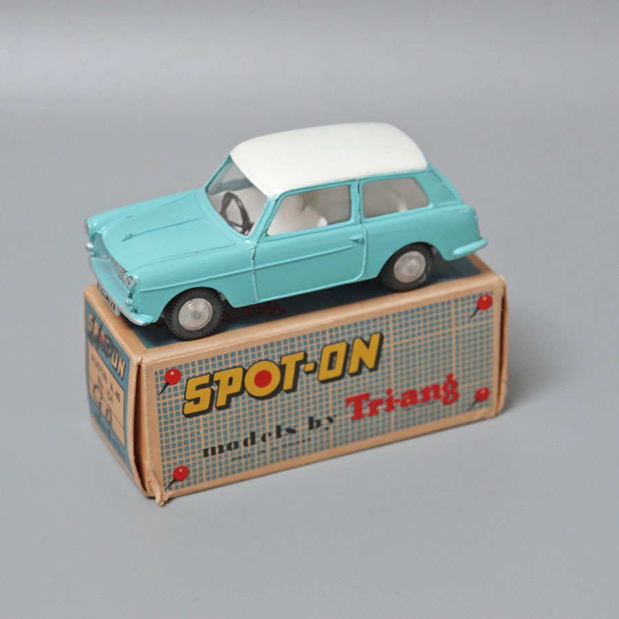 Spot-on 154 Austin A40 in Turquoise White Roof